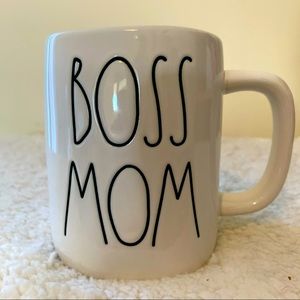 BNWT Rae Dunn White BOSS MOM Mug